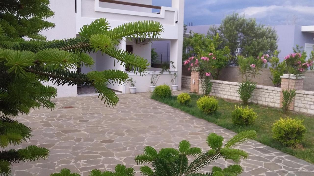 Mihal Suites Саранде Екстериор снимка