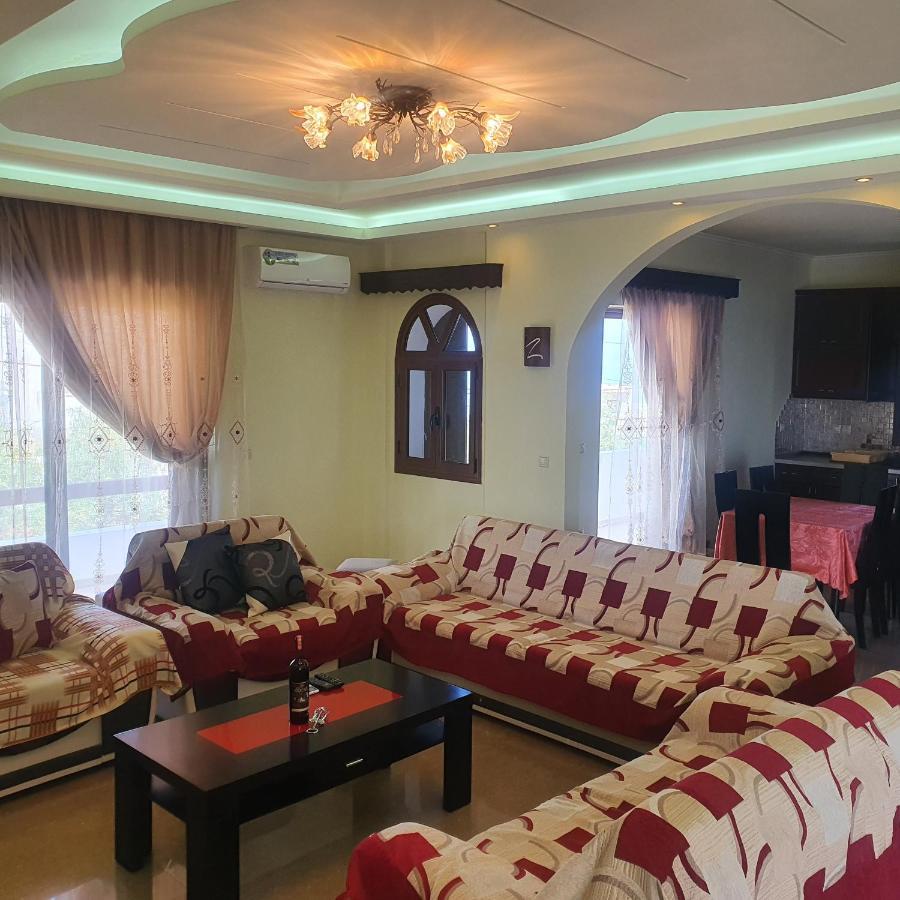 Mihal Suites Саранде Екстериор снимка