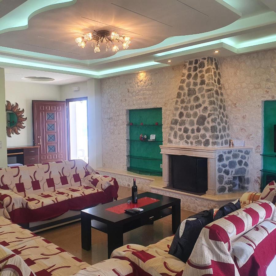 Mihal Suites Саранде Екстериор снимка