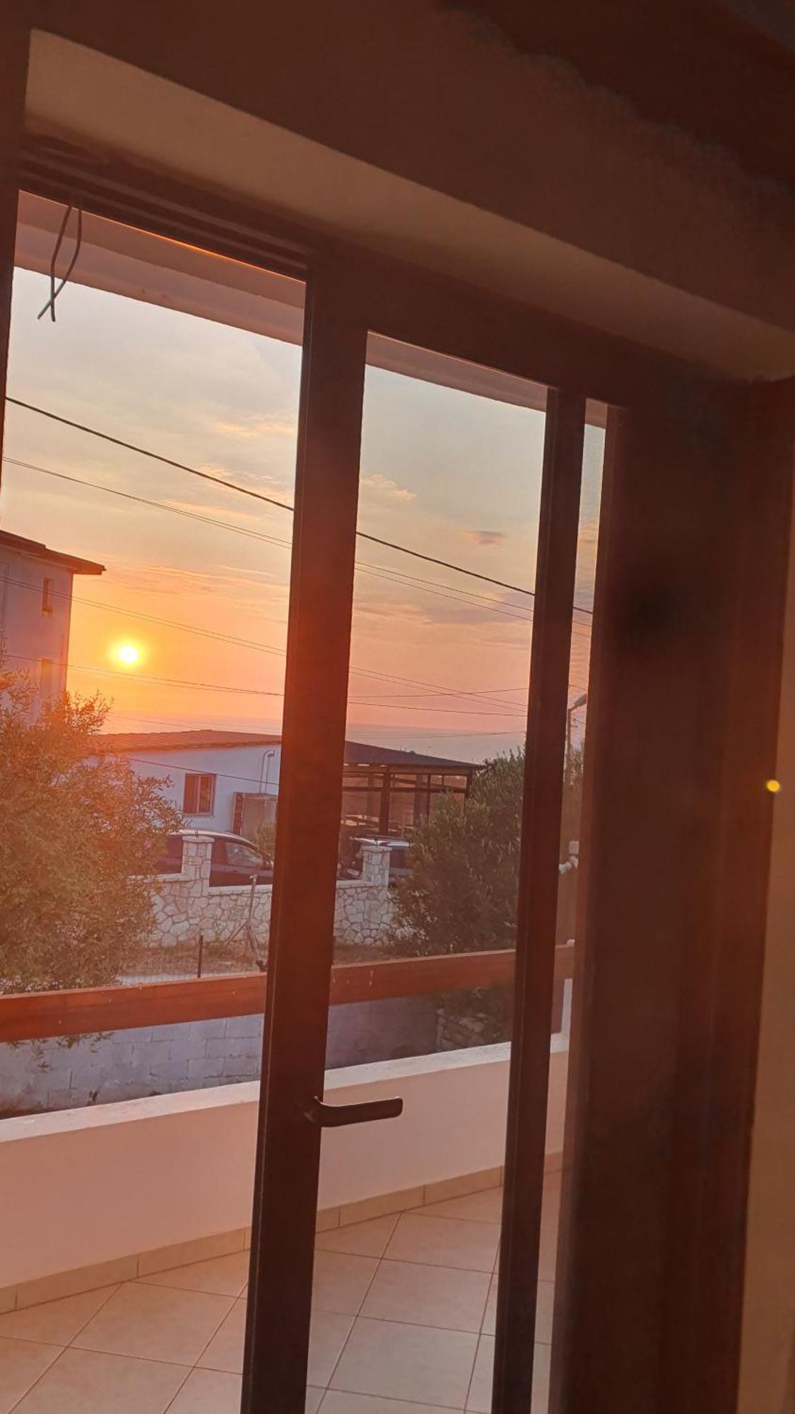 Mihal Suites Саранде Екстериор снимка