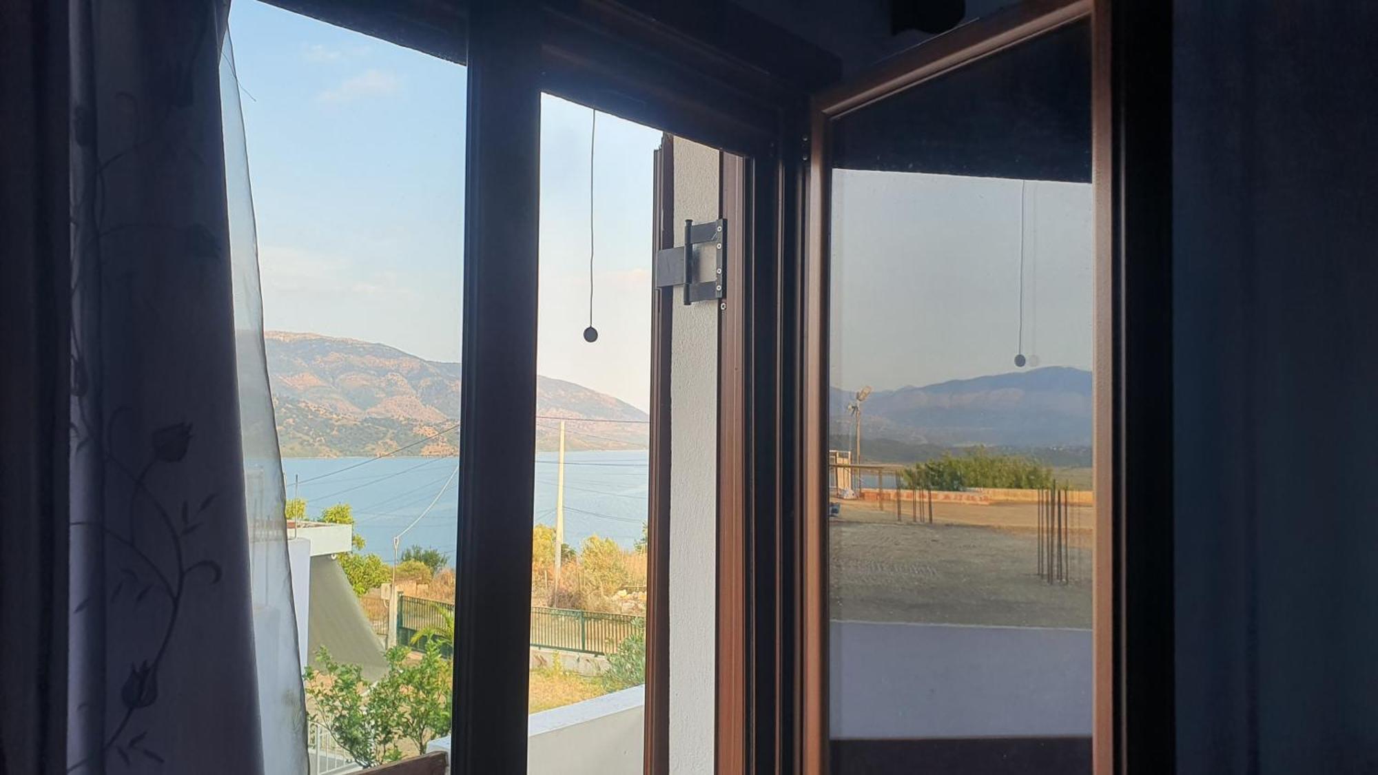 Mihal Suites Саранде Екстериор снимка