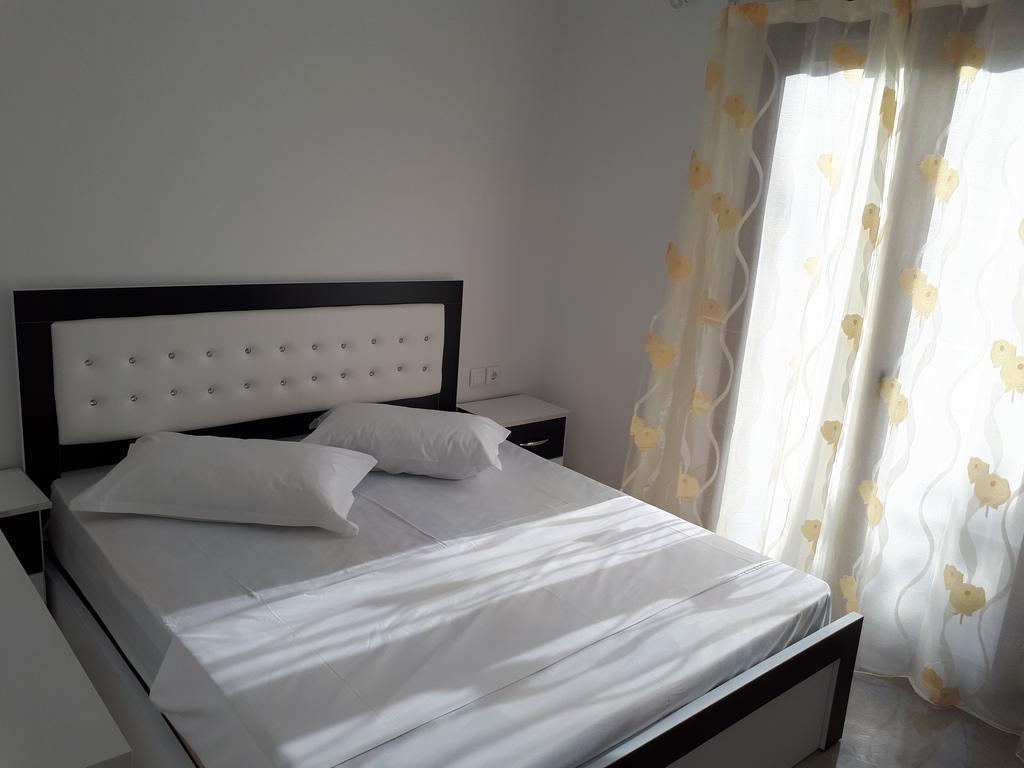 Mihal Suites Саранде Екстериор снимка