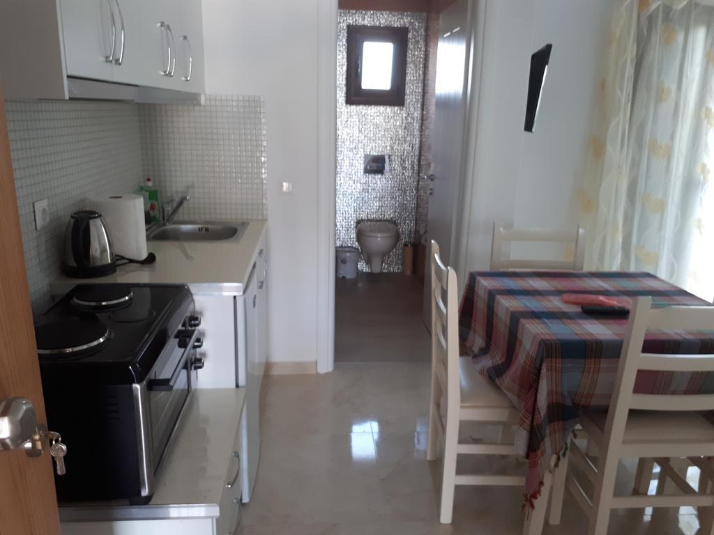 Mihal Suites Саранде Екстериор снимка