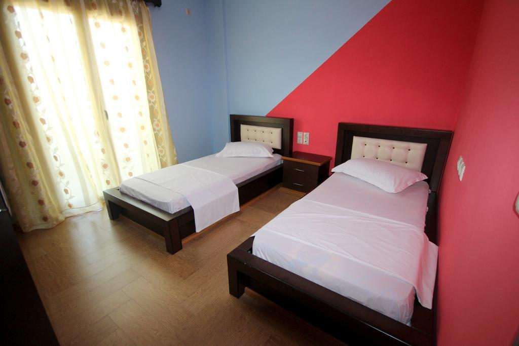 Mihal Suites Саранде Екстериор снимка