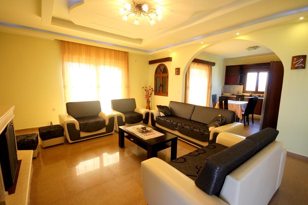Mihal Suites Саранде Екстериор снимка