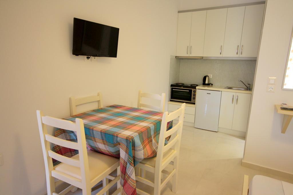 Mihal Suites Саранде Екстериор снимка